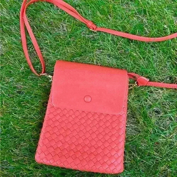Cute orange Woven crossbody flapover bag - Picture 1 of 3
